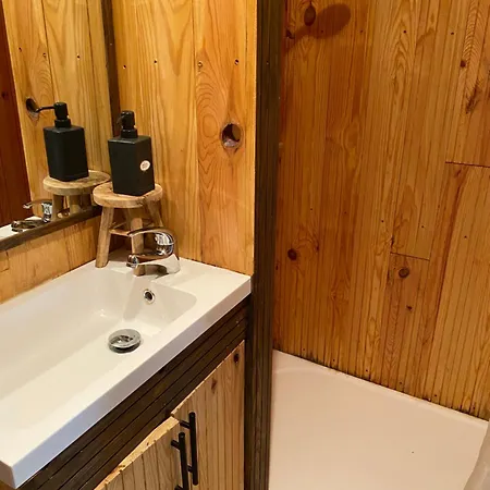 Suspendue Dans Les Arbres Chalet