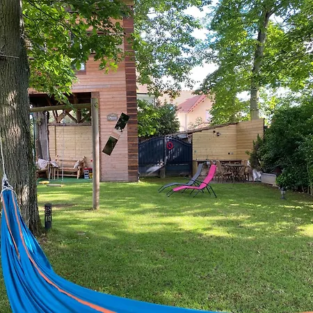 Suspendue Dans Les Arbres 샬레 빌레봉-쉬르-이베트